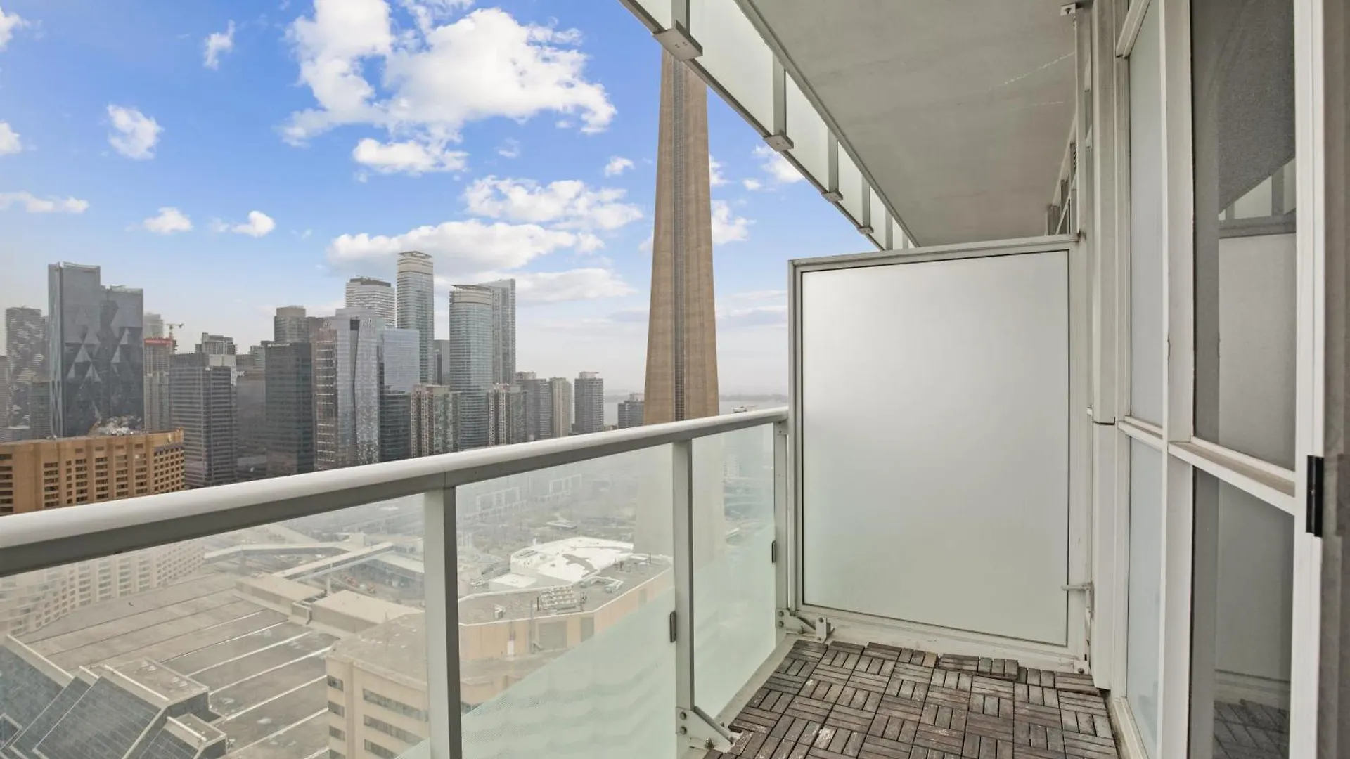 2Bed 2Bath Cn Tower View Apartment Toronto Canada