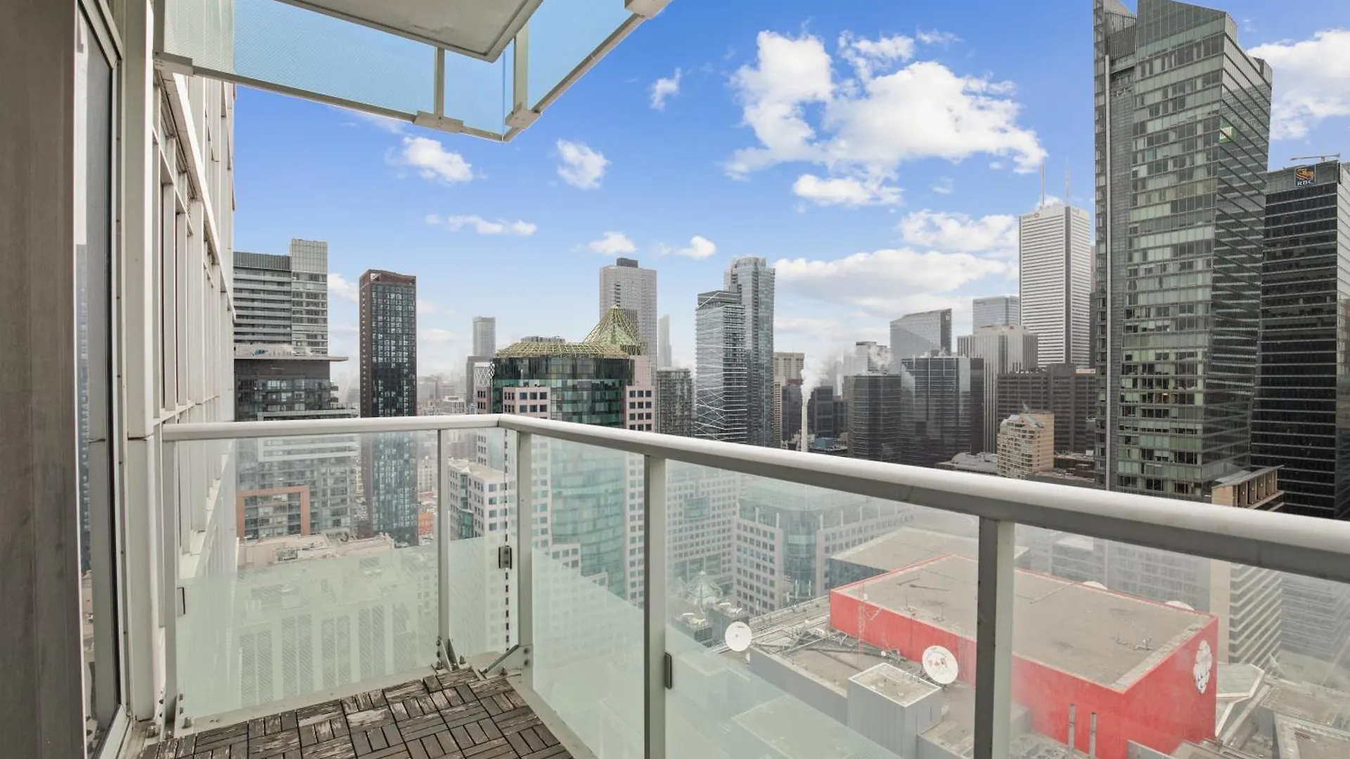 2Bed 2Bath Cn Tower View Apartment Toronto