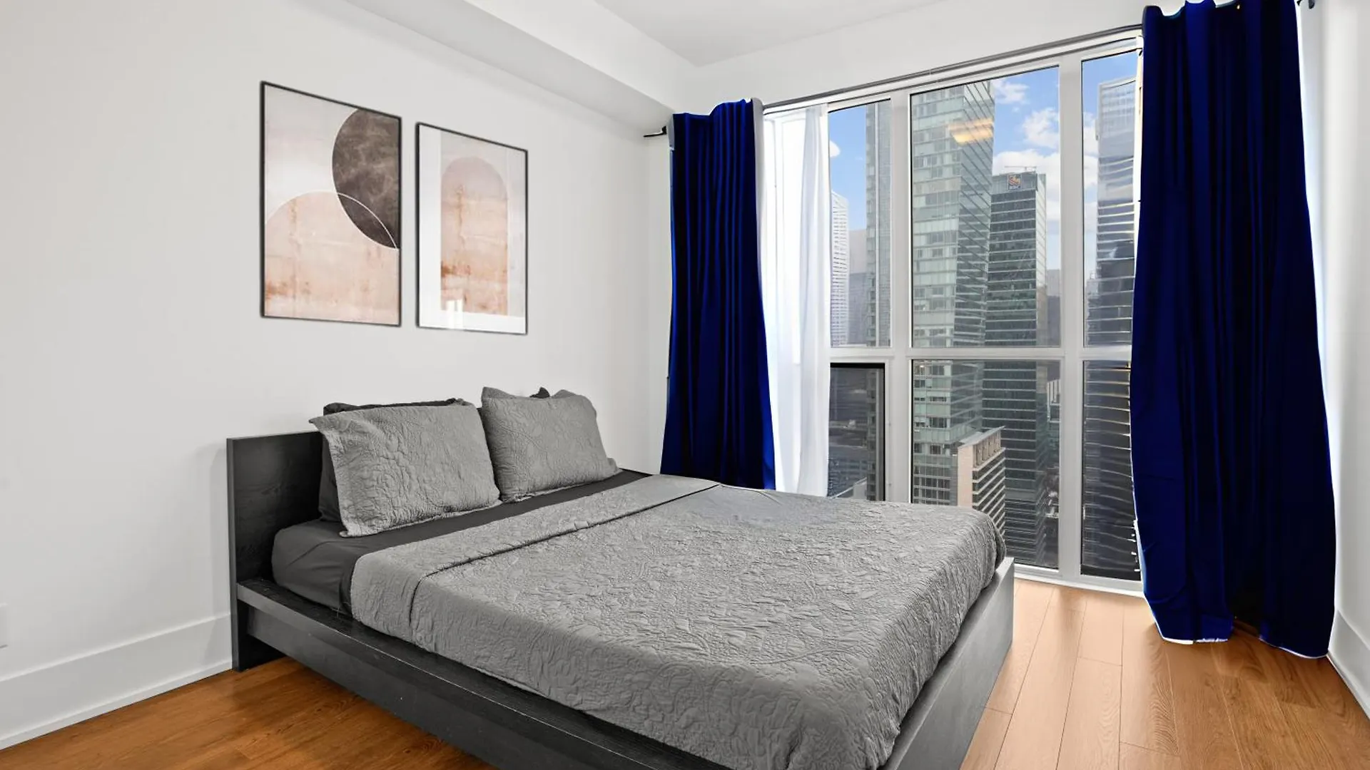 2Bed 2Bath Cn Tower View Apartment Toronto